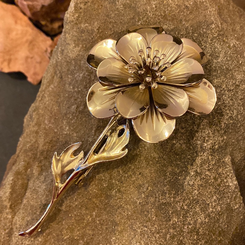 🌸💖Beautiful flower brooch